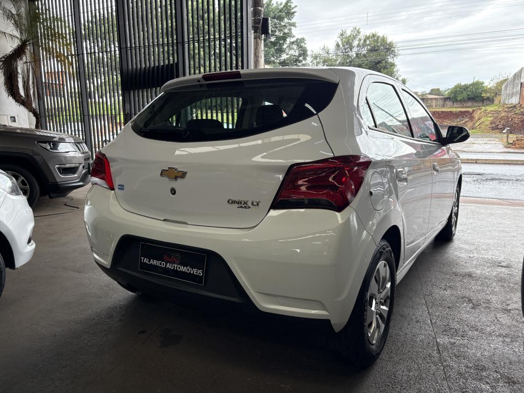 CHEVROLET Onix Hatch - Foto