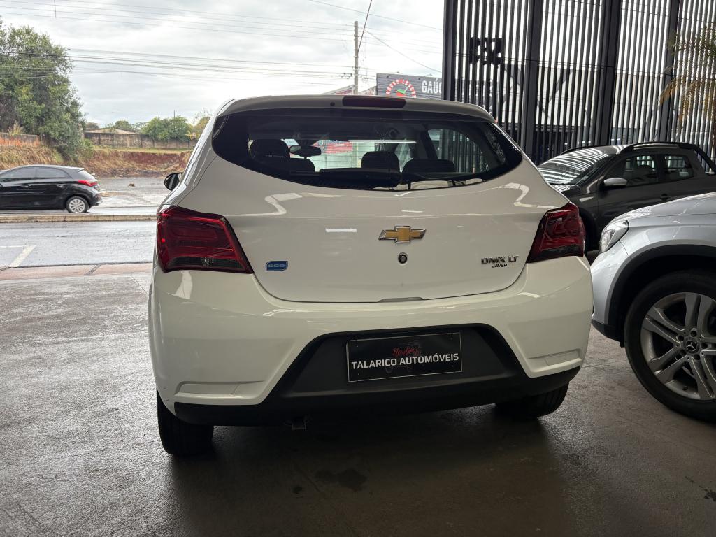 CHEVROLET Onix Hatch - Foto