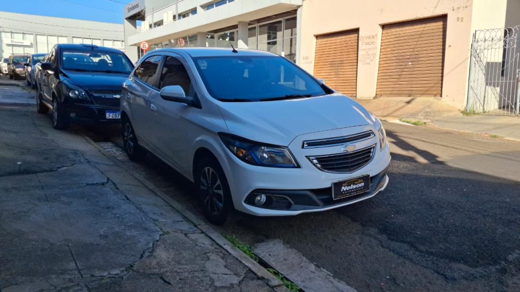 CHEVROLET Onix Hatch - Foto