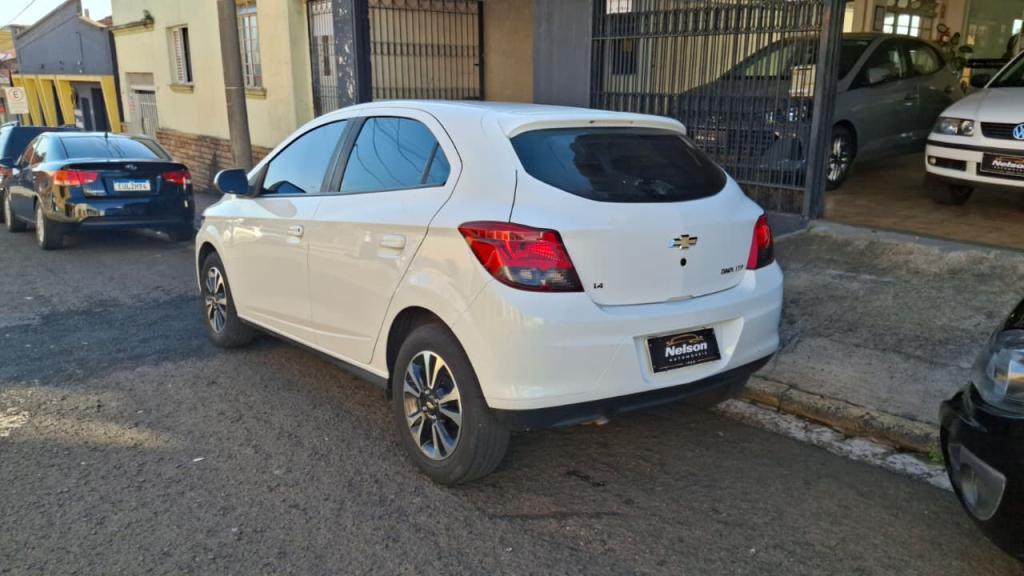 CHEVROLET Onix Hatch - Foto