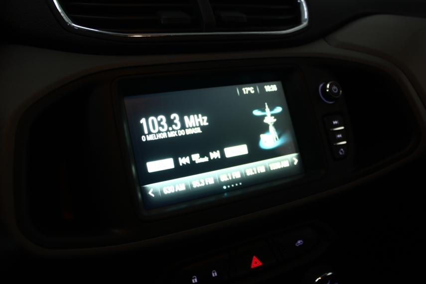 CHEVROLET Onix Hatch - Foto