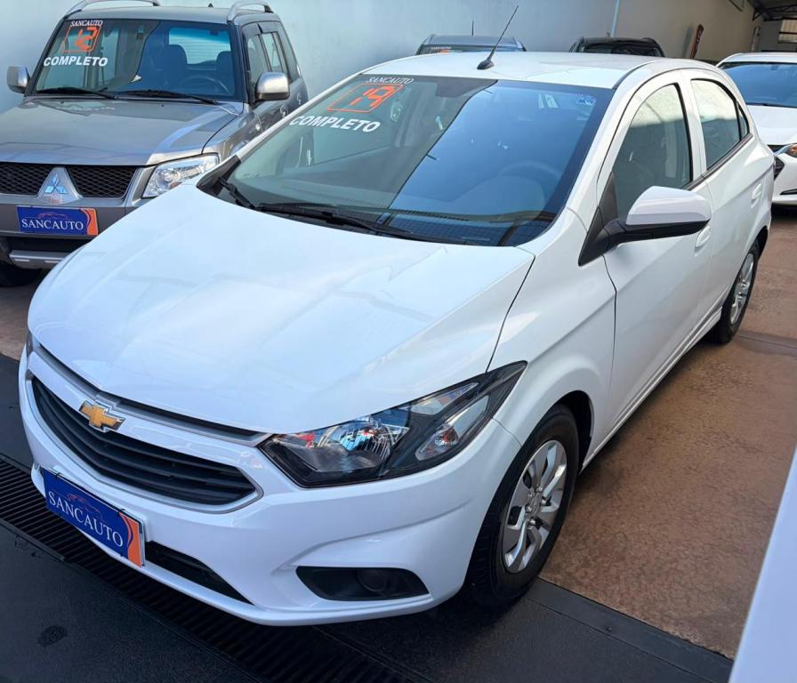 CHEVROLET Onix Hatch - Foto