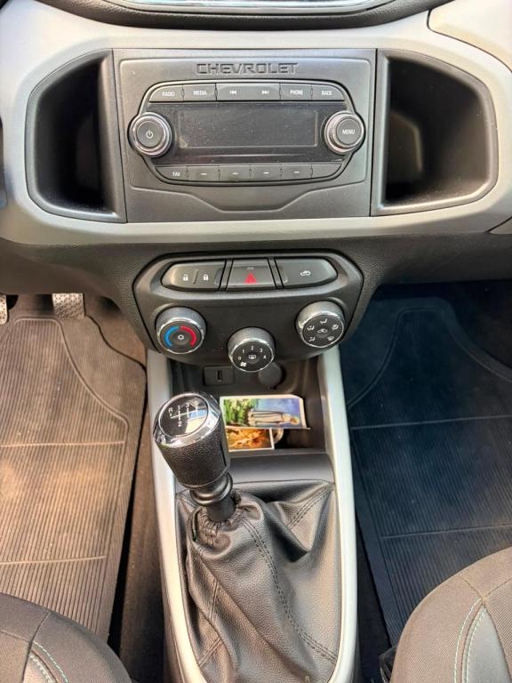 CHEVROLET Onix Hatch - Foto