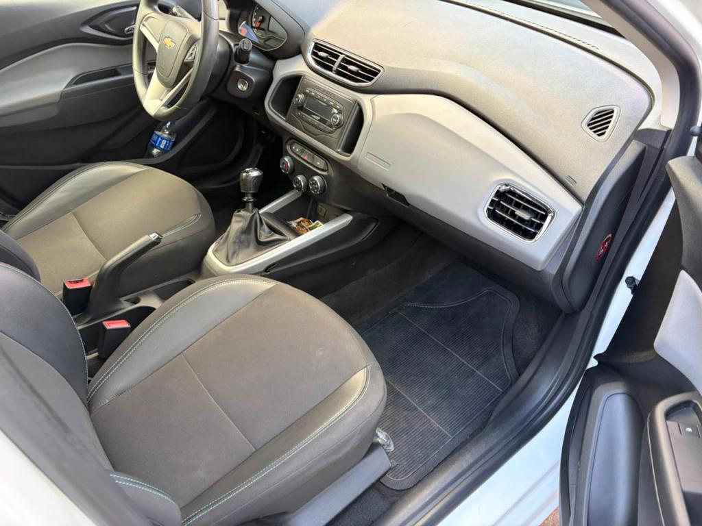 CHEVROLET Onix Hatch - Foto