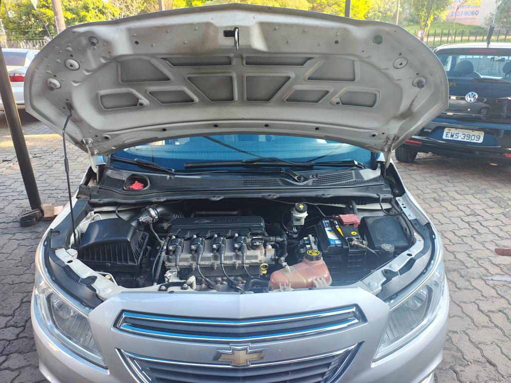CHEVROLET Onix Hatch - Foto