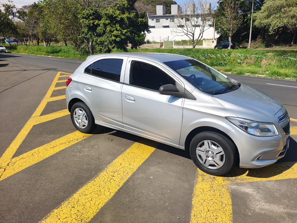 CHEVROLET Onix Hatch - Foto