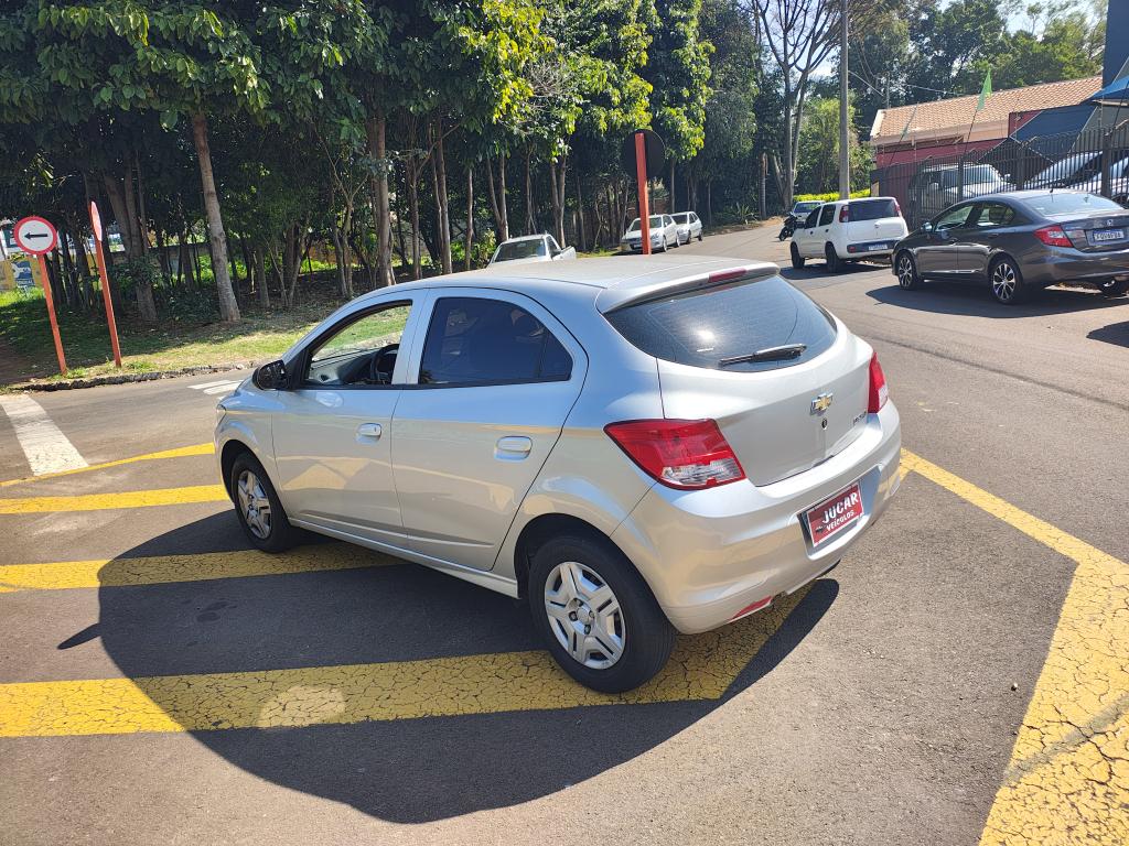 CHEVROLET Onix Hatch - Foto