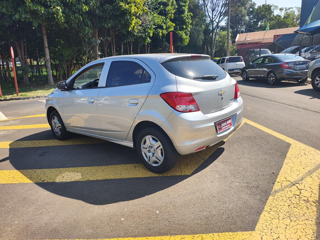 CHEVROLET Onix Hatch - Foto