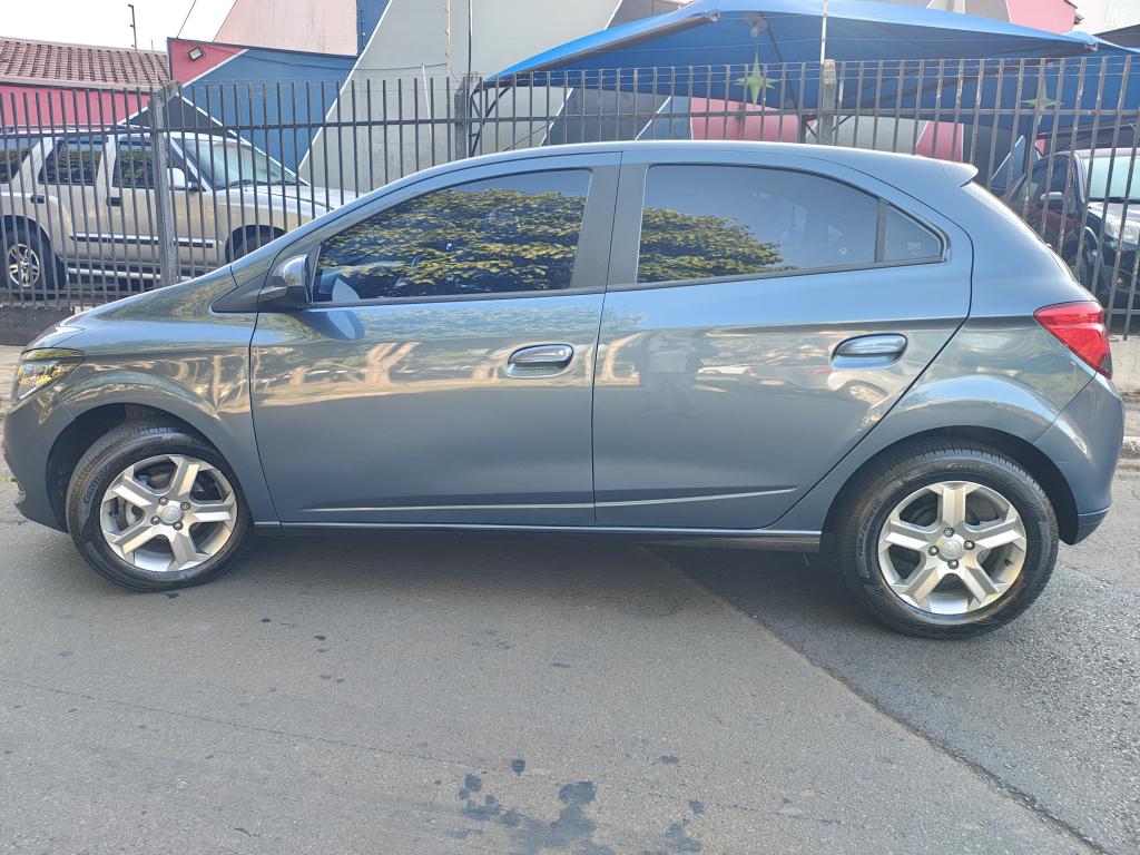 CHEVROLET Onix Hatch - Foto