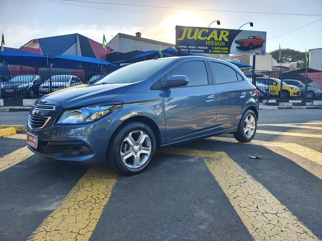 CHEVROLET Onix Hatch - Foto