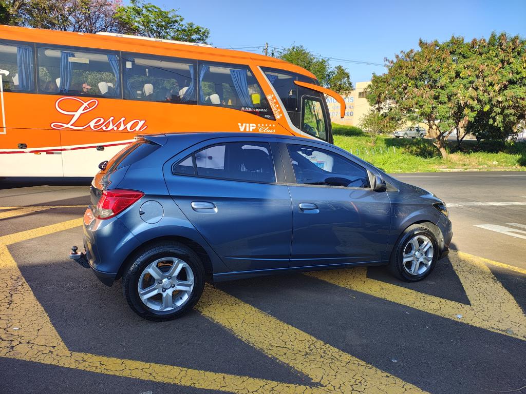 CHEVROLET Onix Hatch - Foto