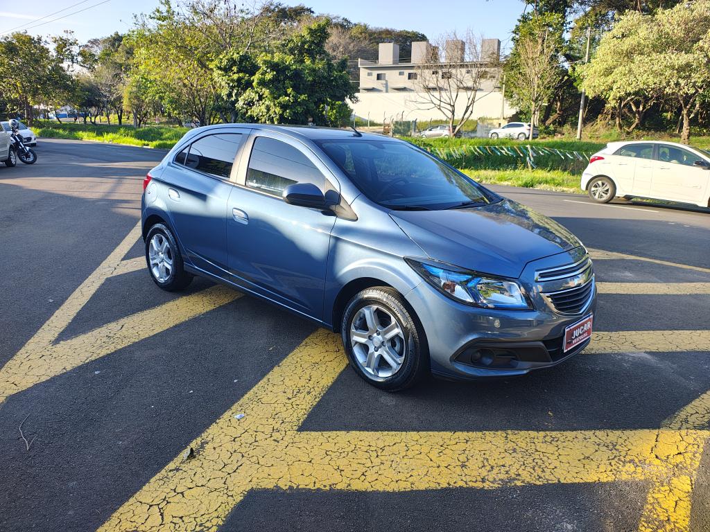 CHEVROLET Onix Hatch - Foto
