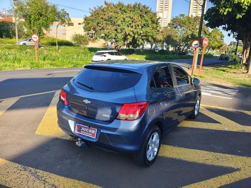 CHEVROLET Onix Hatch - Foto