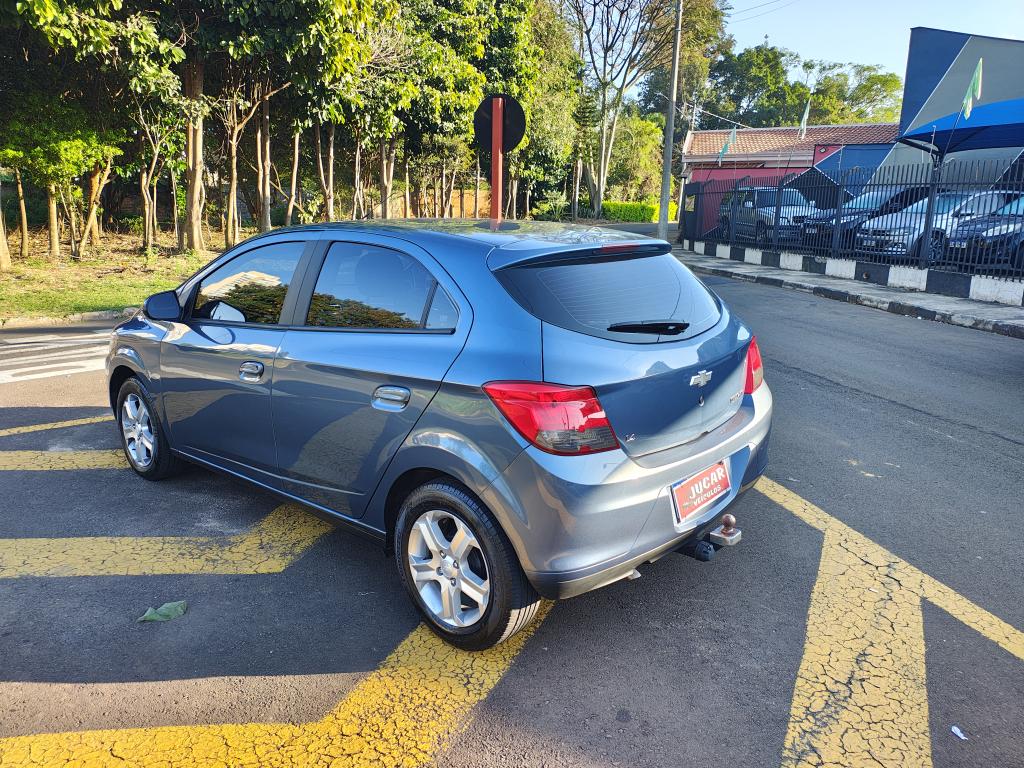 CHEVROLET Onix Hatch - Foto