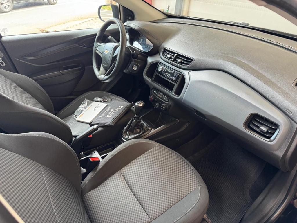 CHEVROLET Onix Hatch - Foto