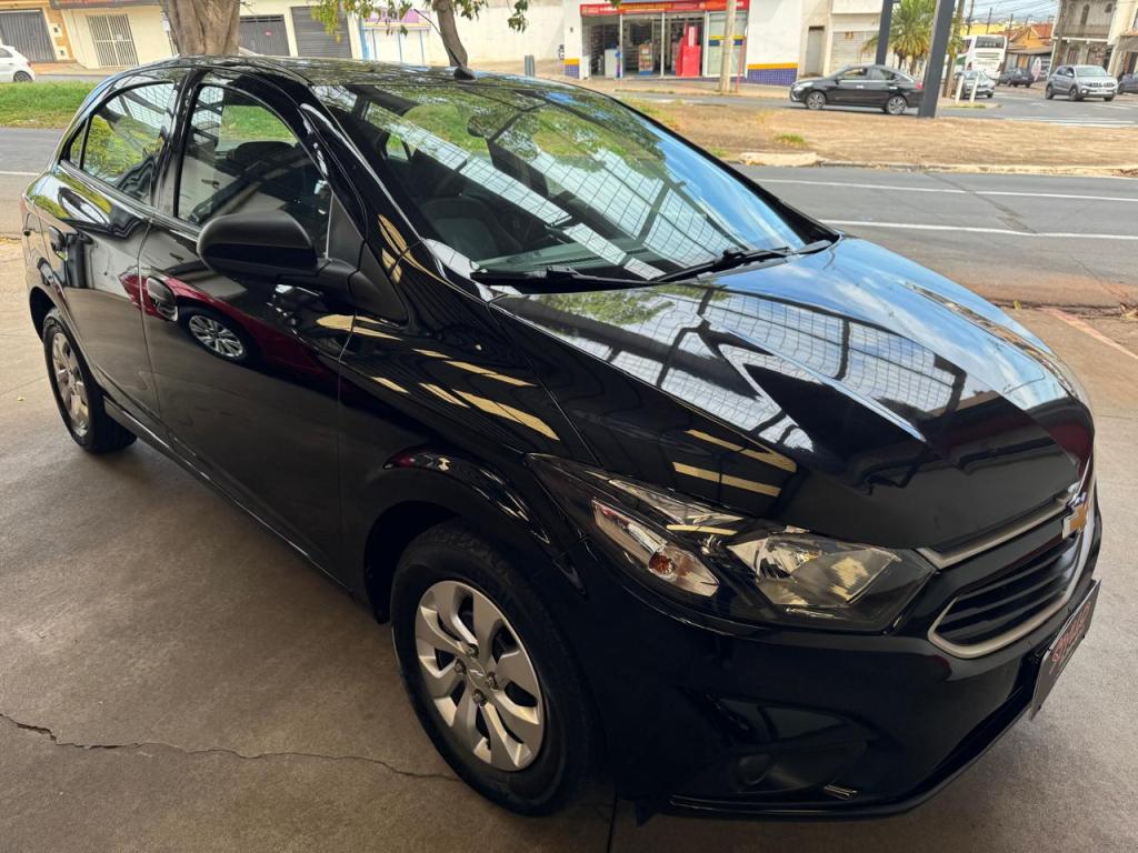 CHEVROLET Onix Hatch - Foto
