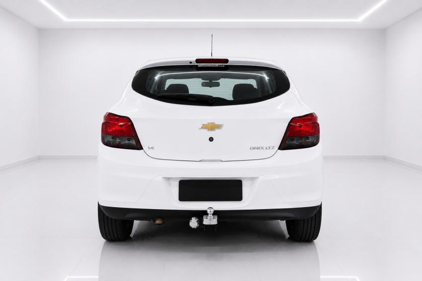 CHEVROLET Onix Hatch - Foto
