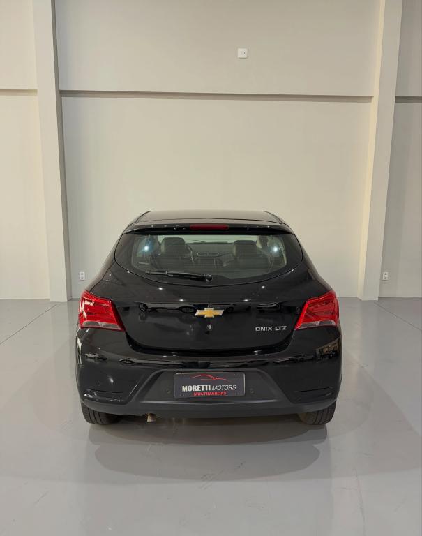CHEVROLET Onix Hatch - Foto