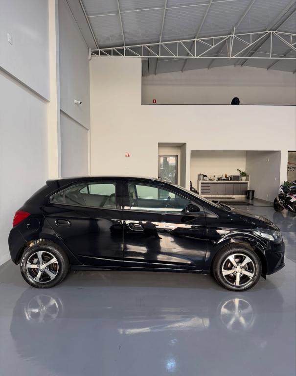CHEVROLET Onix Hatch - Foto