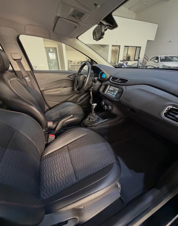 CHEVROLET Onix Hatch - Foto