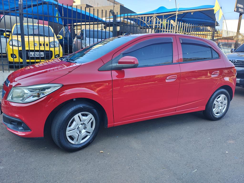 CHEVROLET Onix Hatch - Foto