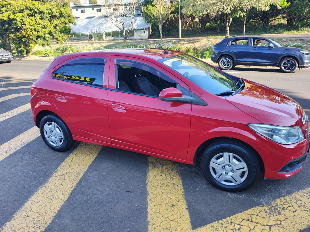CHEVROLET Onix Hatch - Foto