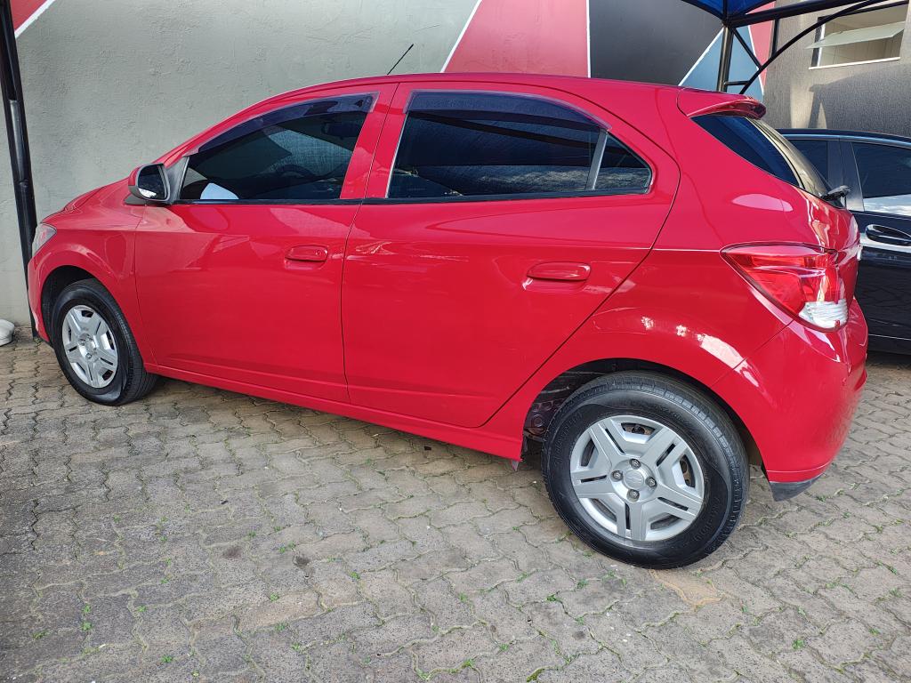 CHEVROLET Onix Hatch - Foto