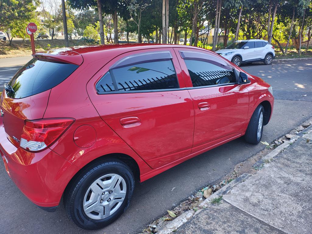 CHEVROLET Onix Hatch - Foto