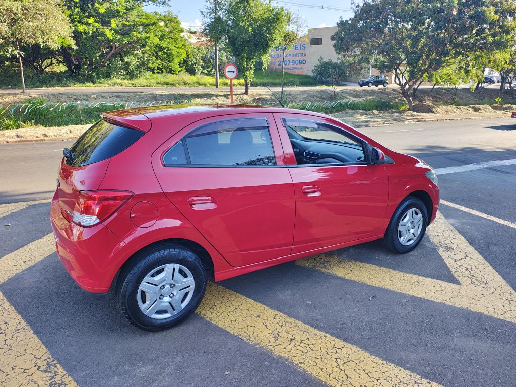 CHEVROLET Onix Hatch - Foto