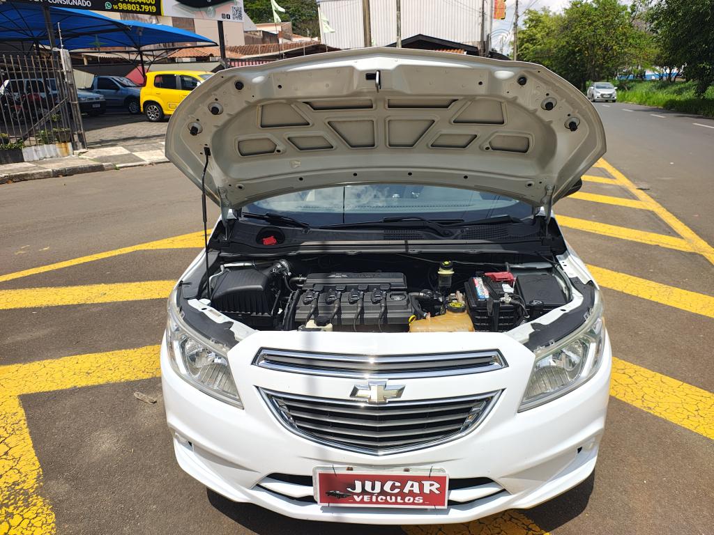 CHEVROLET Onix Hatch - Foto
