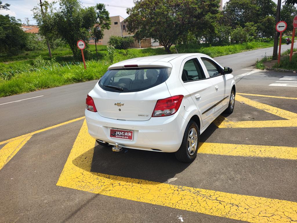 CHEVROLET Onix Hatch - Foto