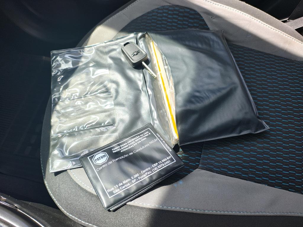 CHEVROLET Onix Hatch - Foto