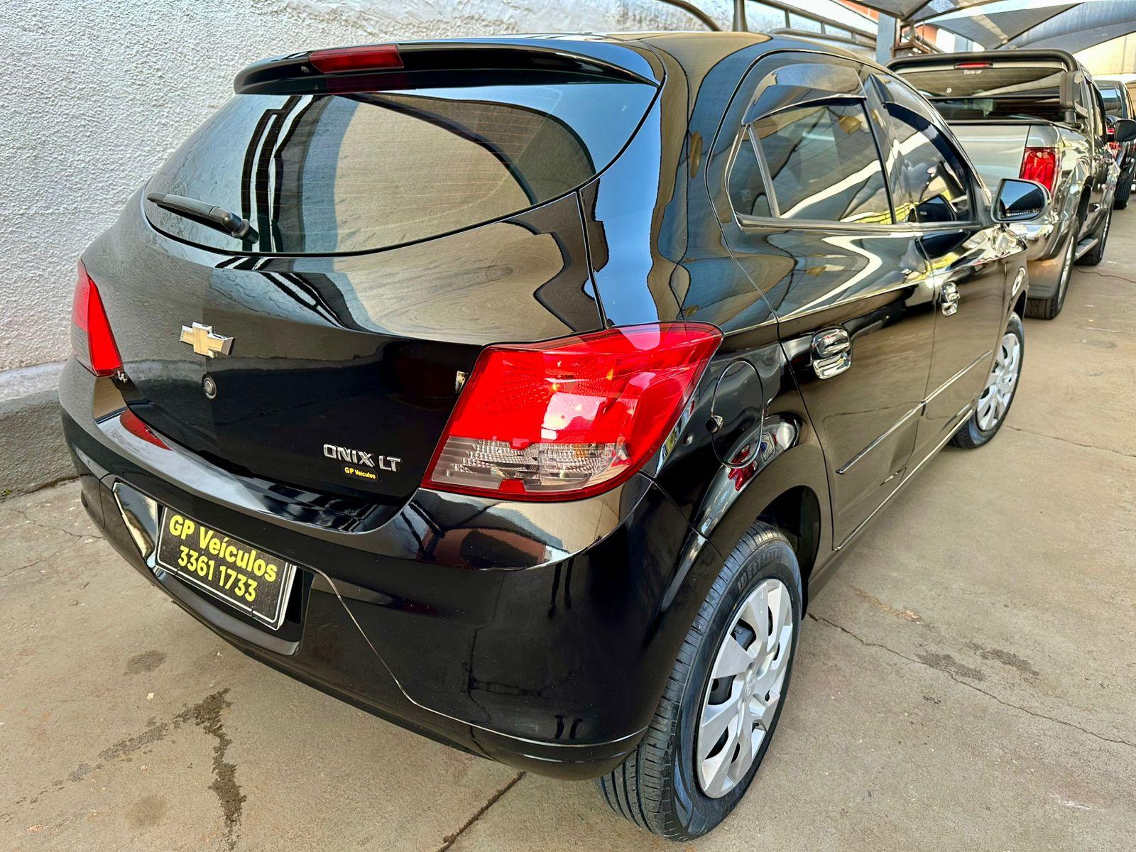 CHEVROLET Onix Sedan - Foto