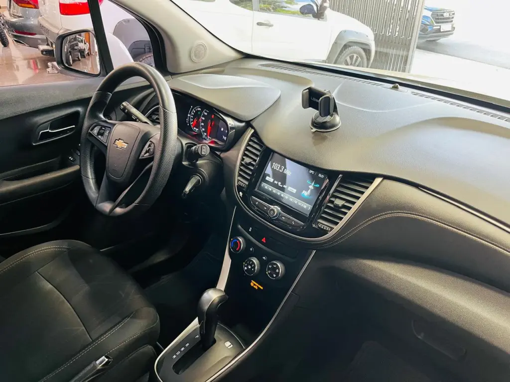 CHEVROLET Tracker - Foto