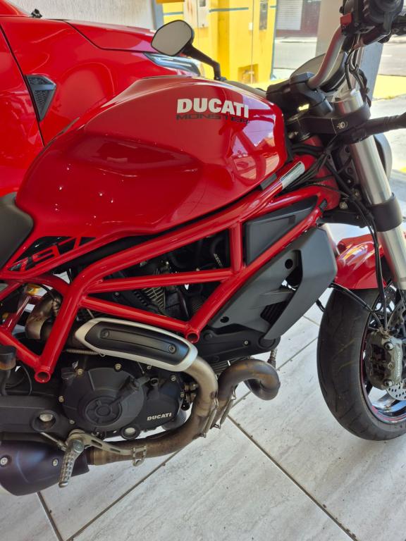 DUCATI Monster 797 - Foto