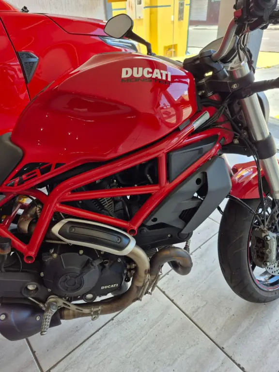 DUCATI Monster 797 - Foto