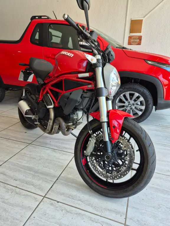 DUCATI Monster 797 - Foto