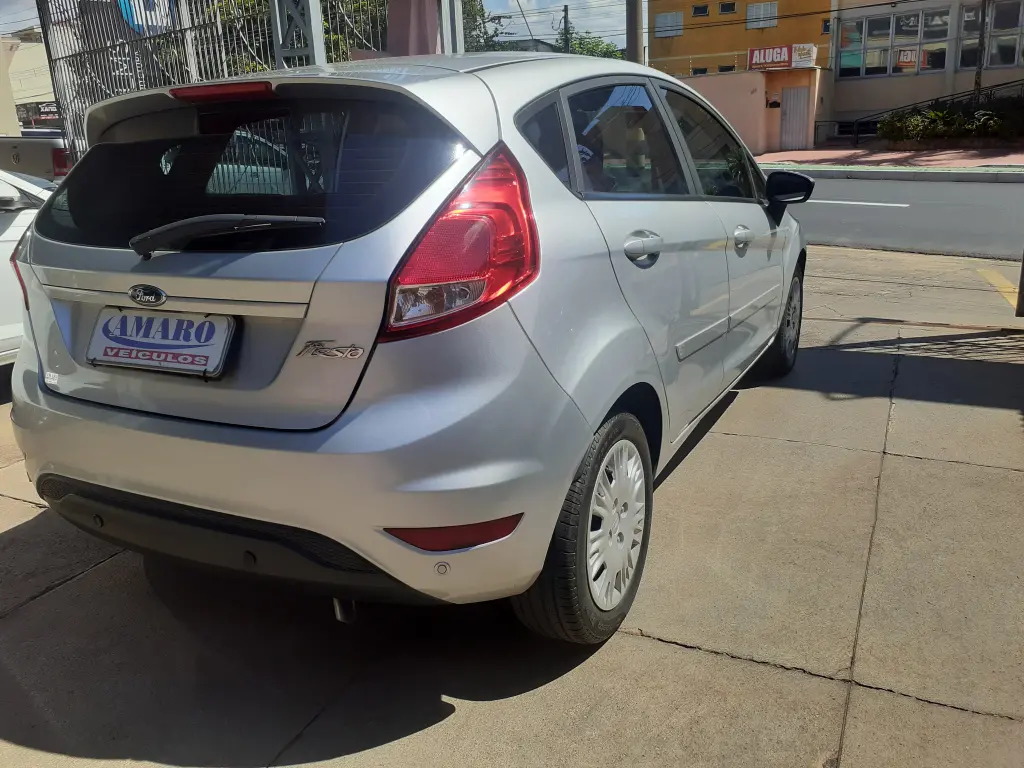 FORD Fiesta Hatch - Foto