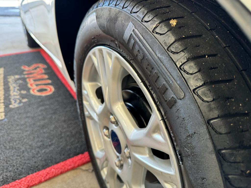 FORD Fiesta Hatch - Foto