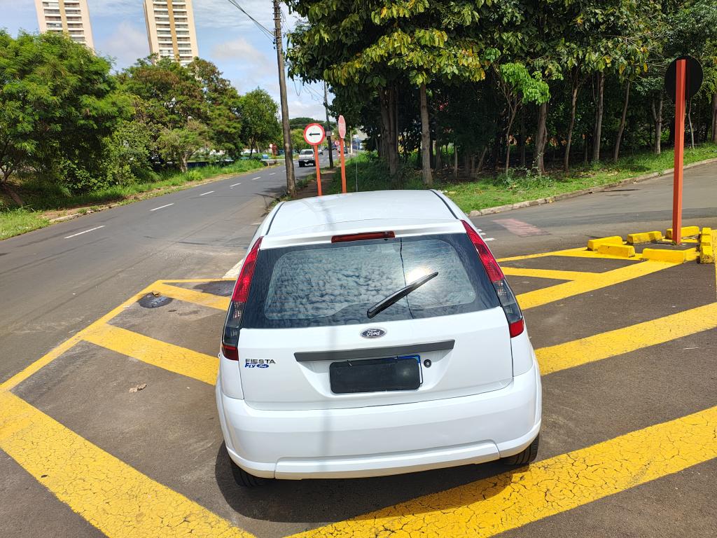 FORD Fiesta Hatch - Foto