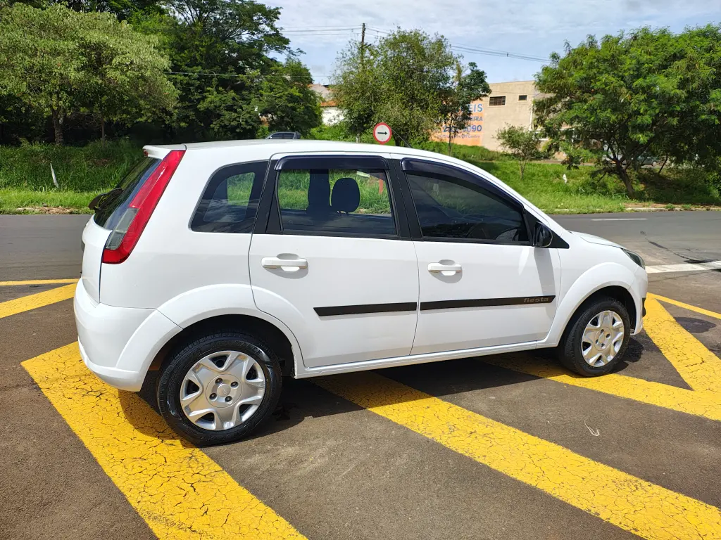 FORD Fiesta Hatch - Foto