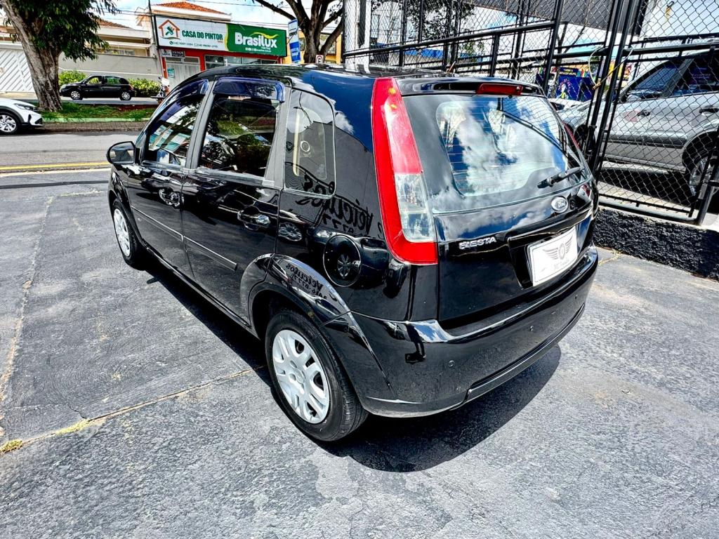 FORD Fiesta Hatch - Foto