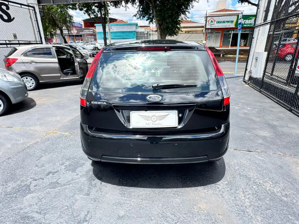 FORD Fiesta Hatch - Foto