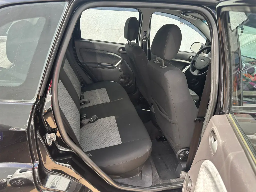 FORD Fiesta Hatch - Foto