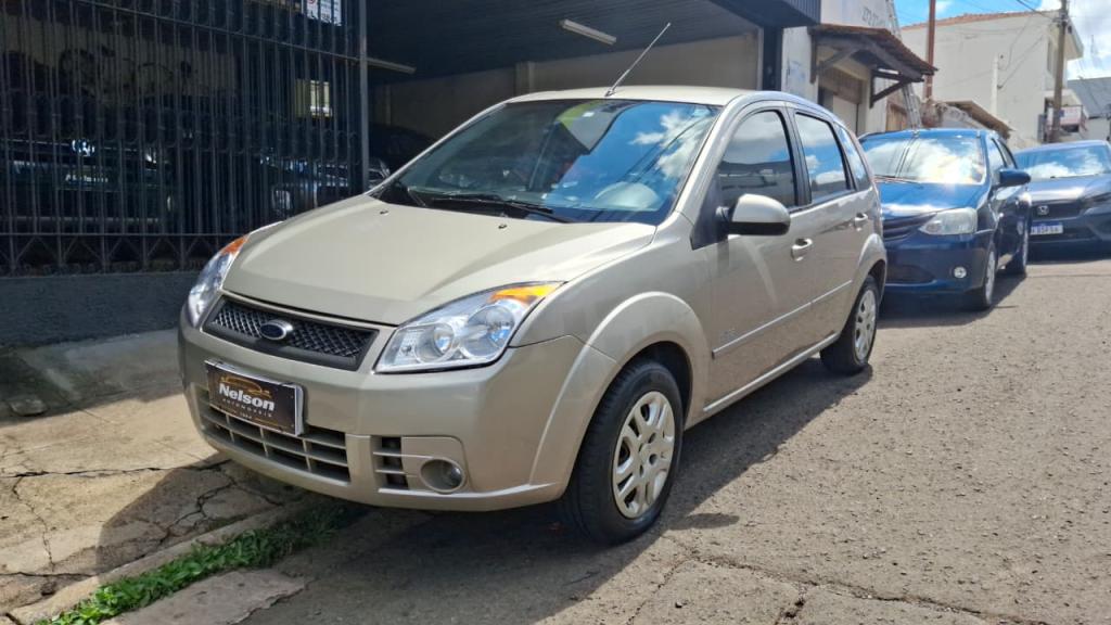 FORD Fiesta Hatch - Foto