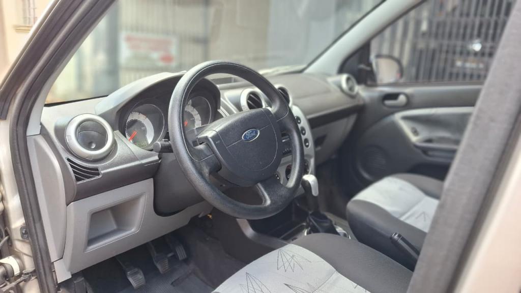 FORD Fiesta Hatch - Foto