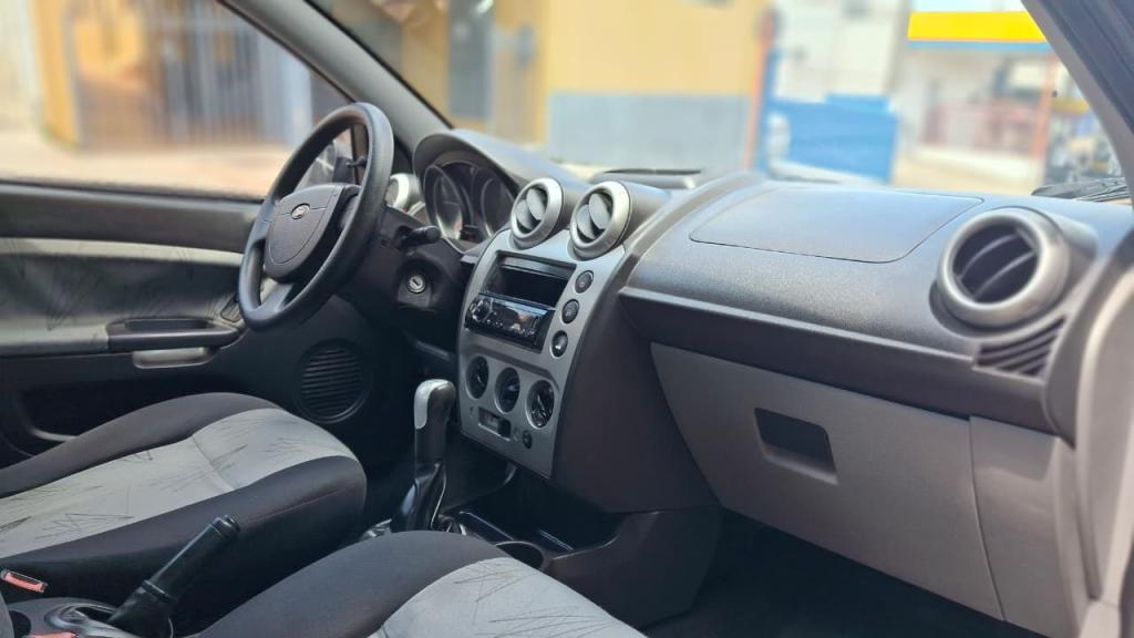 FORD Fiesta Hatch - Foto