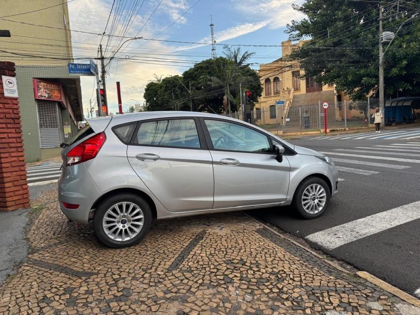 FORD Fiesta Hatch - Foto