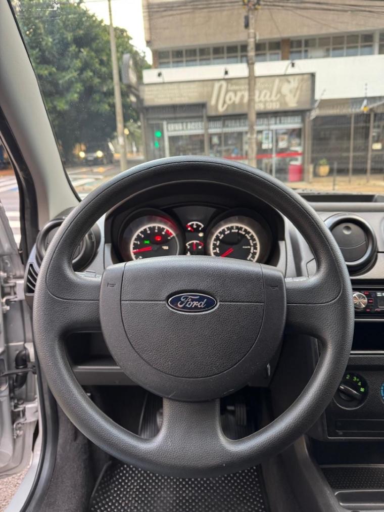 FORD Fiesta Hatch - Foto