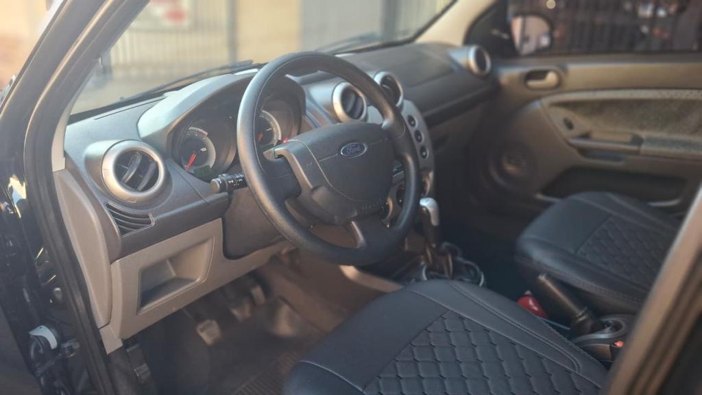 FORD Fiesta Hatch - Foto